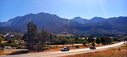 El lado del cerro que da al poblado El Hoyo desde la ruta 40.