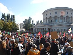 Euroopan unionin ja Kanadan vapaakauppasopimusta (CETA) vastustanut mielenosoitus Place de la Bataille de Stalingradilla lokakuussa 2016