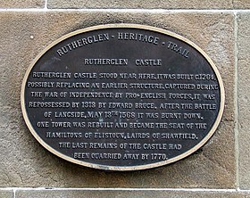 Plaque on a tenement built on the approximate location of the castle Plaque on Castle Street (geograph 3411648).jpg