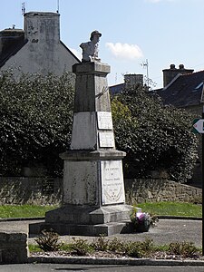 Monument aux morts de Plounévez-Quintin.
