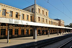 Plovdiv Central railway station platform side, 2007.JPG