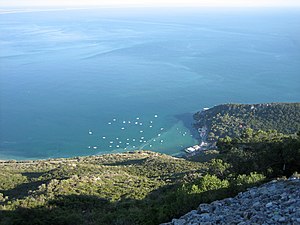 Vista da serra para a praia do Portinho.