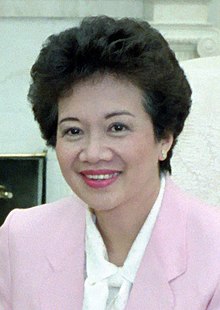 President Ronald Reagan meeting with President Corazon Aquino of the Philippines in the Oval Office (cropped).jpg