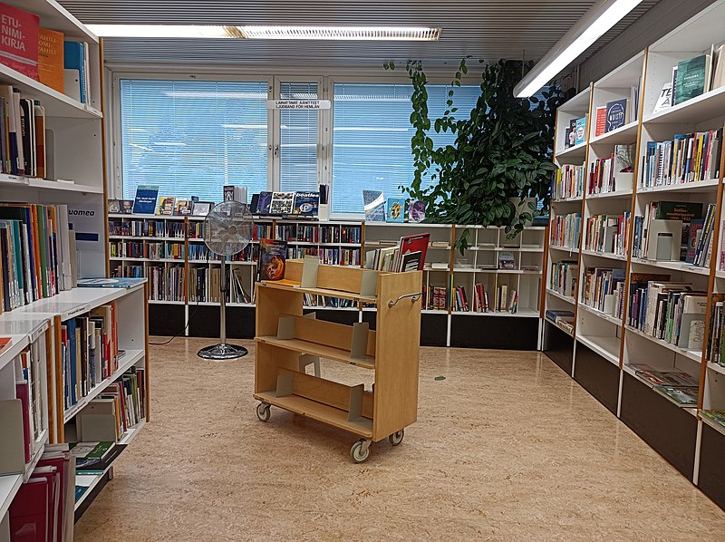 File:Pukinmäki Library (2).jpg