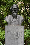 Rabindranath Tagore statue in Dublin, Ireland 01.jpg