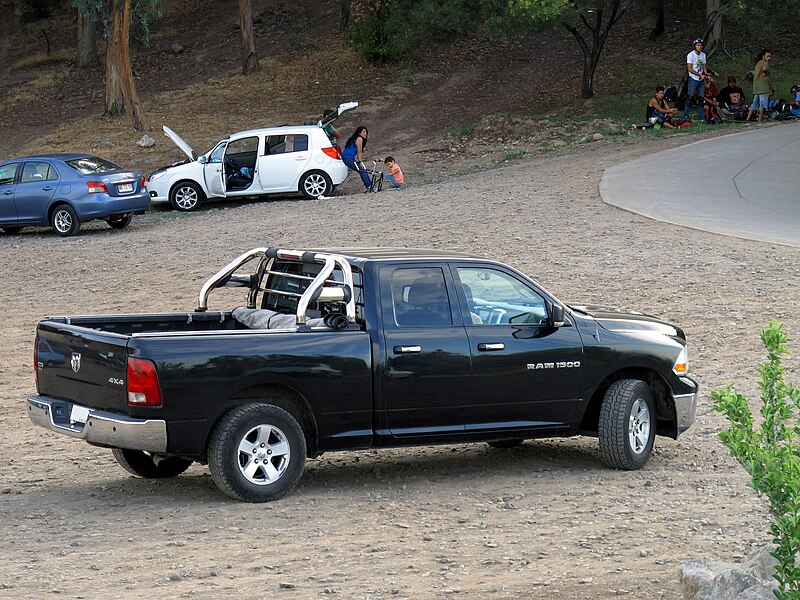 File:Ram 1500 SLT Quad Cab 4x4 2011 (17441402256).jpg