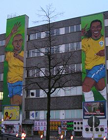 Fresques murales représentant Ronaldo et Ronaldinho à Berlin.