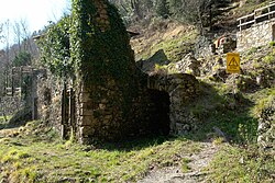 Ruiner av landsbyen i 2008