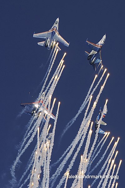 File:Salute! «Russian Knights» (8027448114).jpg