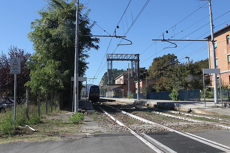 File:Sasso Marconi, stazione ferroviaria (03).jpg