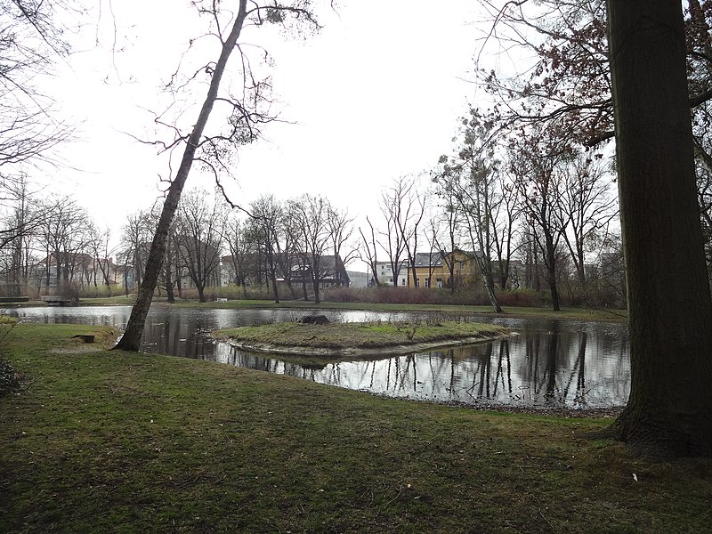 File:Schlosspark senftenberg 2018-04-08 (10).jpg