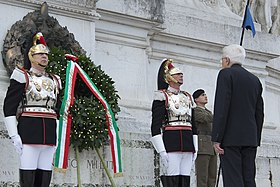 Le président Sergio Mattarella rend hommage au soldat inconnu le 4 novembre 2016 à Rome.