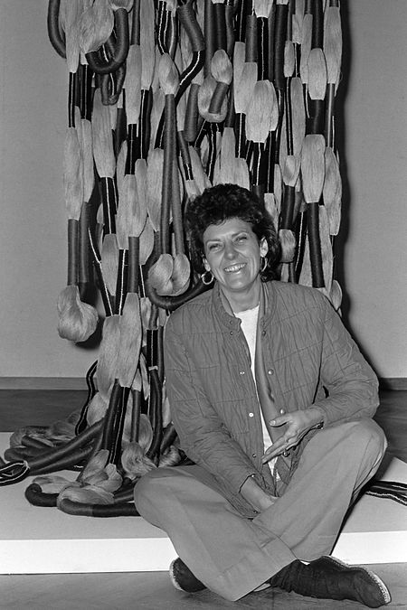 Sheila Hicks (1974).jpg