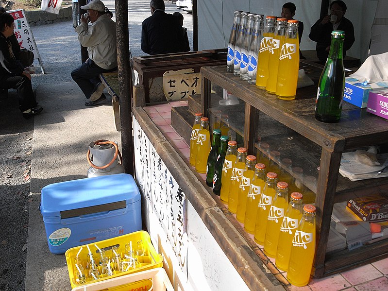 ファイル:Soft drink stand by maaco in Mishima Taisha, Shizuoka.jpg