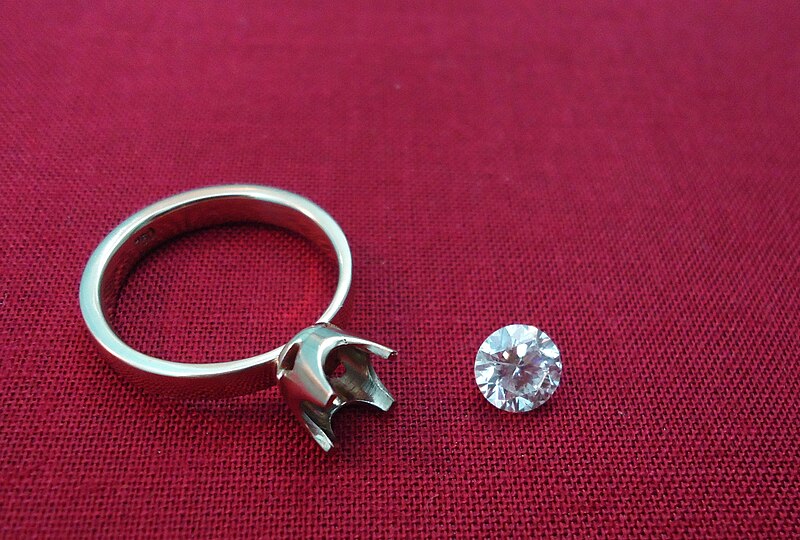 File:Solitary ring and diamond.JPG