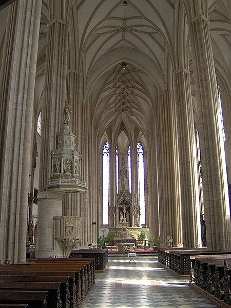 File:St.Jacobinside2.JPG