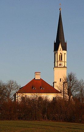St. Blasius und Pfarrhaus, Niederbergkirchen.jpeg