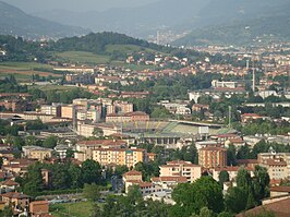 Stadio Atleti Azzurri d'Italia, dat zich midden in een woonwijk bevindt