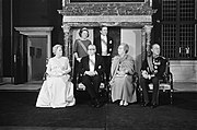 State photo of Gustav Heinemann, President of Germany, and his wife. Also pictured Queen Juliana, Prince Bernard, Prince Claus, Princess Beatrix (24 November 1969)