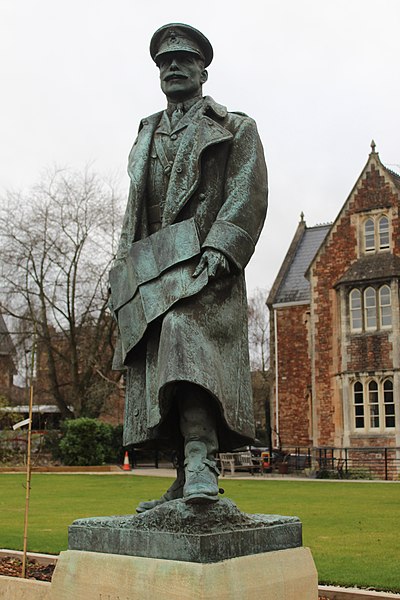 File:Statue of Earl Haig by William McMillan, School House Garden, Clifton College, Bristol.jpg