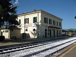 Stația San Piero a Sieve Clădire de pasageri pe partea pătrată de fier.JPG