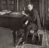 Strauss, 1903 Strauss at piano 1902.jpg