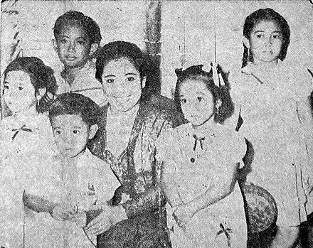 Fatmawati with her five children with Sukarno