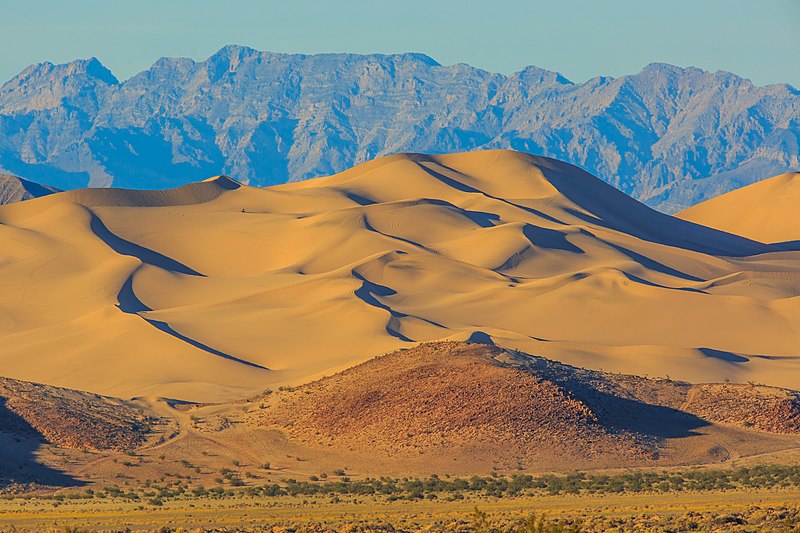 File:Sundown on the Dumont Dunes from the SW - near Shoshone, California (13843431043).jpg