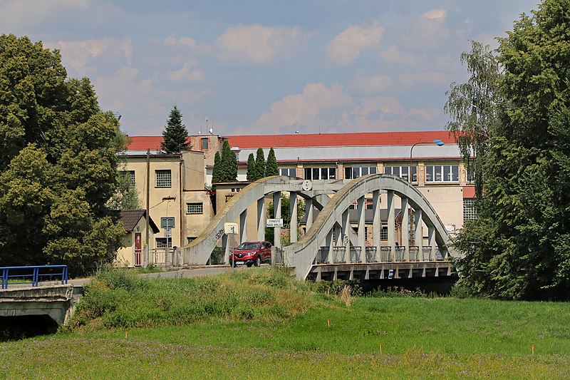 File:Týniště nad Orlicí, bridge over Orlice.jpg