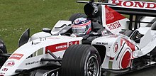 Foto af Satō, i 2005 ved den britiske Grand Prix på en BAR-Honda 007