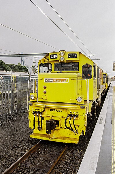 File:Te Huia locomotive, Auckland, 2023-02-24.jpg