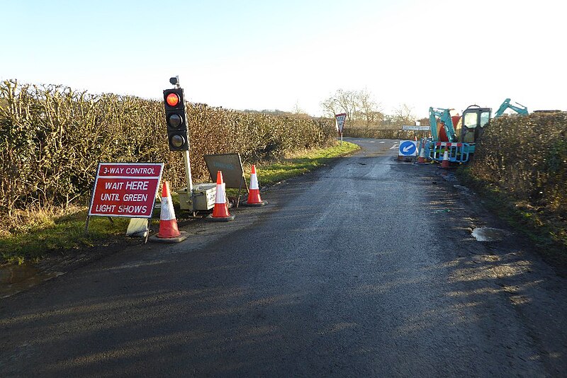 File:Three way traffic lights - geograph.org.uk - 5649080.jpg