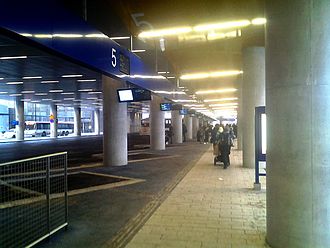 Bus platforms at Tikkurila's travel centre in Vantaa, Finland Tikkurilan matkakeskuksen bussilaiturit 2015-01-07.jpg