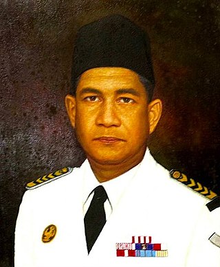 <span class="mw-page-title-main">Tjilik Riwut</span> Indonesian journalist, military officer, and governor (1918–1987)