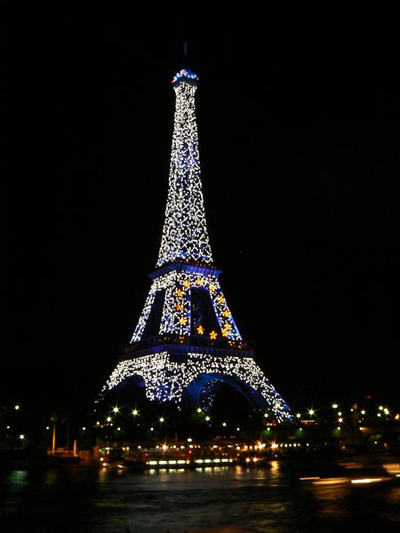 File:Tour Eiffel - Parc du Champ-de-Mars, 75007 Paris, France - panoramio - Luca Margheriti (2).jpg