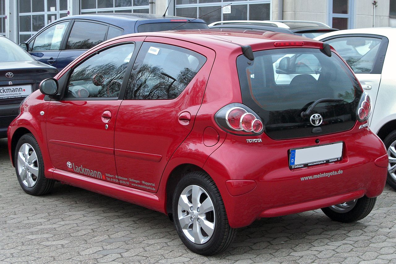 File:Toyota Aygo Facelift rear 20100412.jpg - Wikimedia Commons