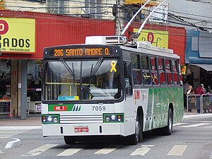 Vista de trólebus nas imediações do Terminal Santo André Oeste em Santo André, em junho de 2024