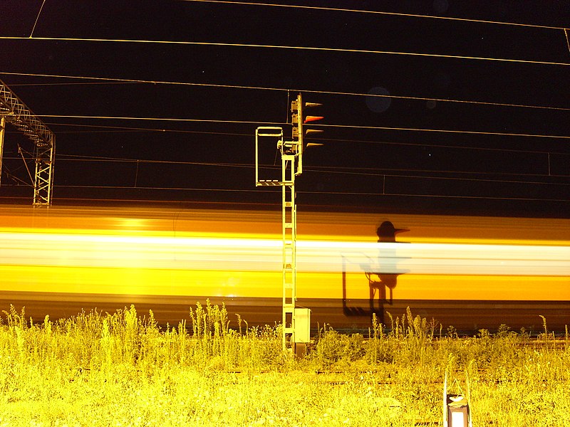 File:Train - panoramio - rdgfhge.jpg