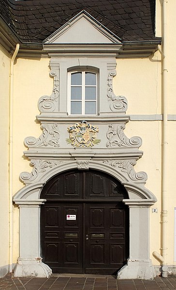 File:Trier Stockplatz 2 Portal.jpg