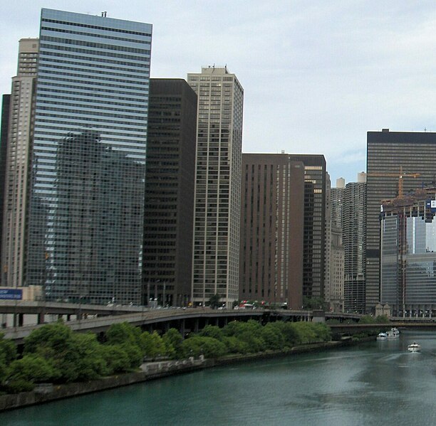 File:Trump Tower Chicago River (2).JPG