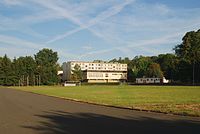 Zespół Szkół-stadion lekkoatletyczny (w tle stołówka i internat)