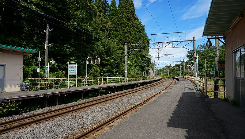 File:Tsugaru-Yunosawa Station 20190921c.jpg