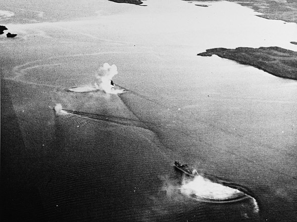 The tanker Schleswig and the minesweeper M 365 under attack