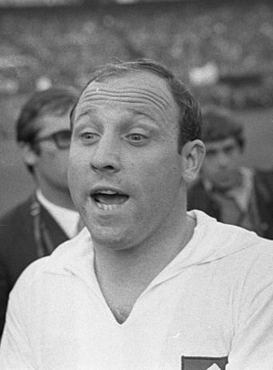 Uwe Seeler 1968 (cropped).jpg