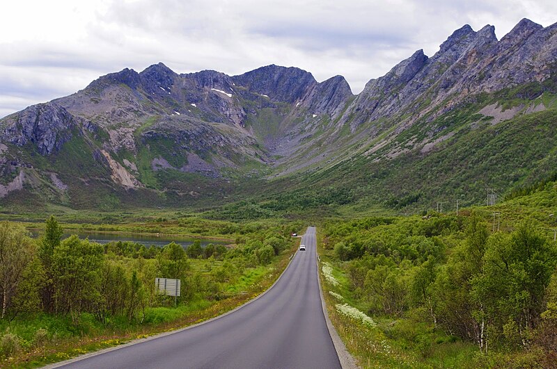 File:Vågan, Norway - panoramio (2).jpg