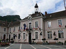 L'hôtel de ville de Vif, autrefois couvent des Ursulines.
