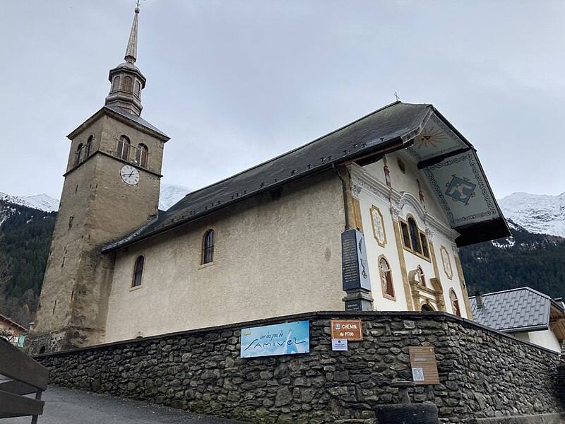 File:Vue de l'église des Contamines.jpg