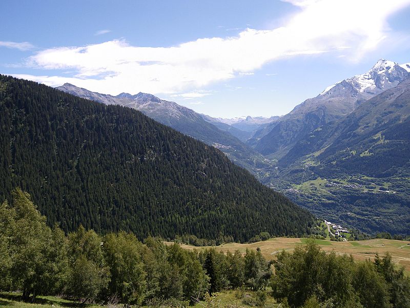 File:Vue depuis la route de la rosiere - panoramio (1).jpg