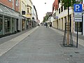 Die barrierefrei umgestaltete Hauptstraße aus Richtung Neustadtmarktplatz
