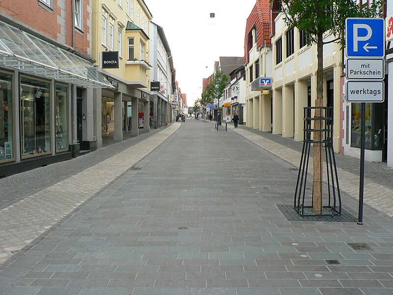 File:Warburg Hauptstr 2012 erneuert - 1.jpg